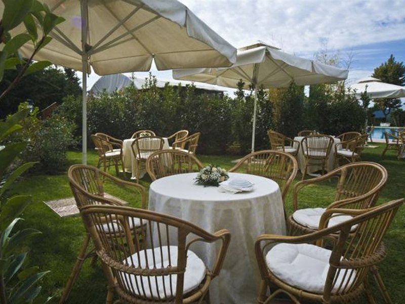 Aris Garden Hotel Casal Palocco Buitenkant foto