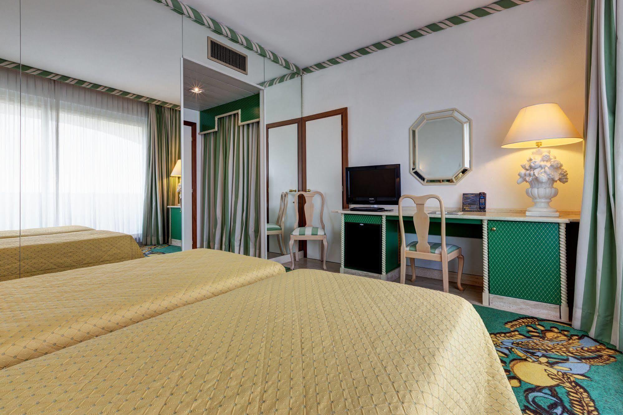 Aris Garden Hotel Casal Palocco Buitenkant foto
