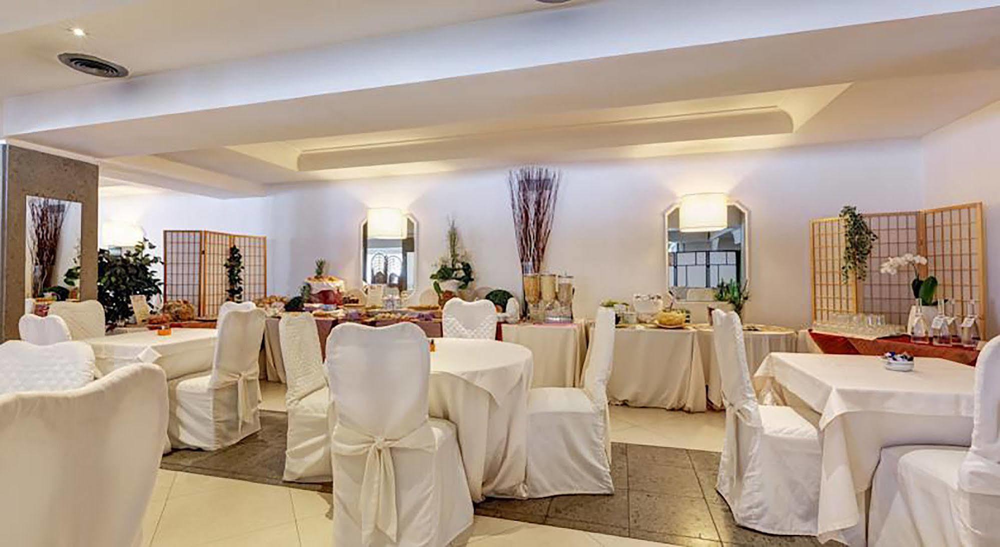 Aris Garden Hotel Casal Palocco Buitenkant foto